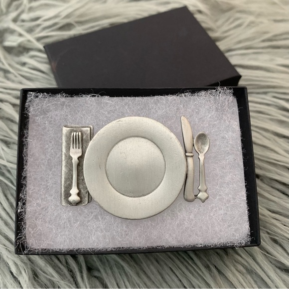 Vintage Pewter Plate and Cutlery Brooch Pin - Picture 1 of 7